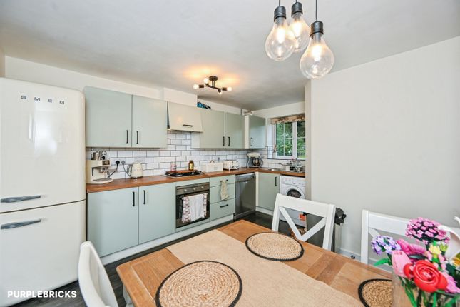 28, Castlefields Avenue East, Runcorn photo 4