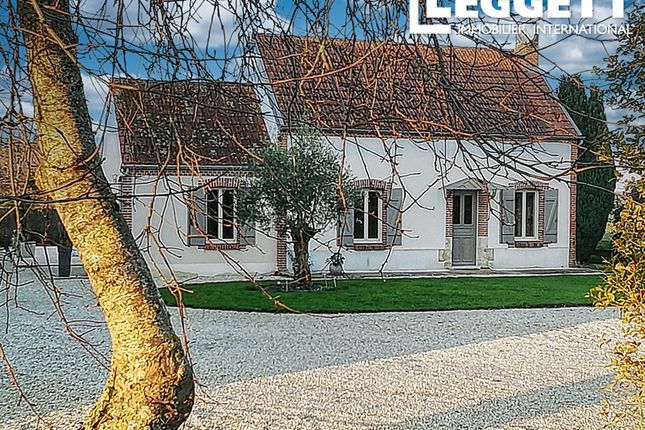 Thumbnail Villa for sale in Sully-Sur-Loire, Loiret, Centre-Val De Loire