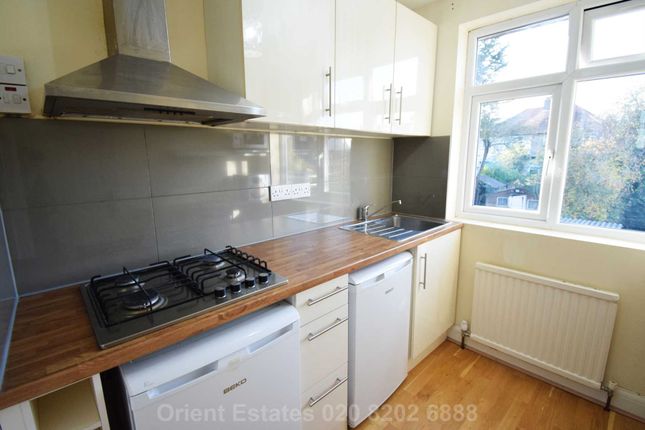 Room to rent in Clovelly Ave, Colindale