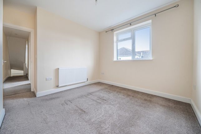 Flat 2 187, Stoke Road, Guildford photo 4
