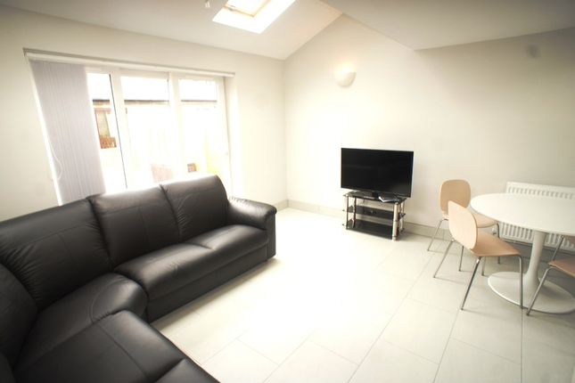 64, Thesiger Street(*), Cardiff photo 2