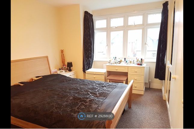 Lynwood Avenue, Langley, Slough photo 5