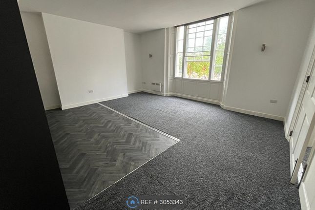 Flat, The Square, Retford photo 3