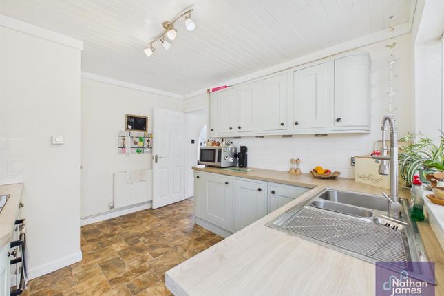 6, Neddern Way, Caldicot photo 3
