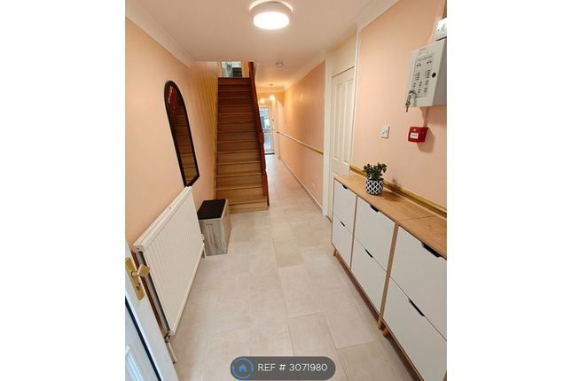 Holmshaw Close, London photo 2