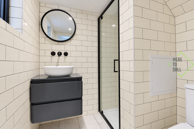 Flat 1A, 119 Friern Park, London photo 4