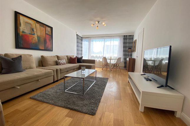 Flat for sale in Watergardens, Hyde Park