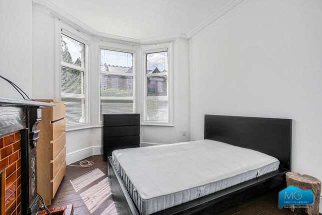 Flat to rent in Maryland Road, London
