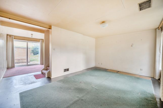 48, Holme Chase, Weybridge photo 3
