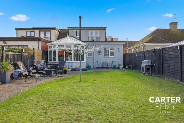 65, Highfield Gardens, Grays photo 4