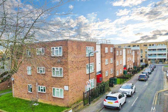 Flat for sale in Radbourne Crescent, Walthamstow
