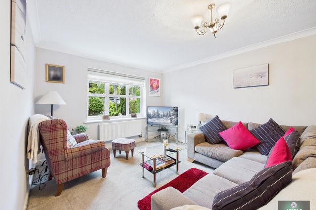 22, Barber Close, Crawley photo 3