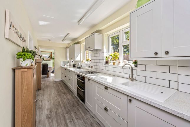 34 Furze Road, Horsham photo 2