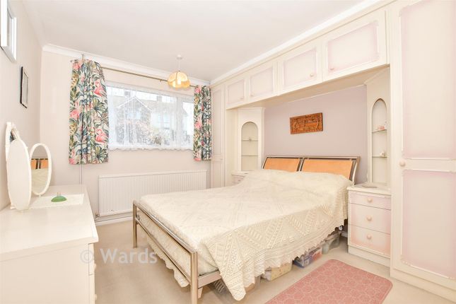 104, Glebe Lane, Maidstone photo 3