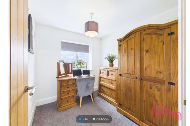 Farman Row, Henhurst Ridge, Burton-On-Trent photo 4