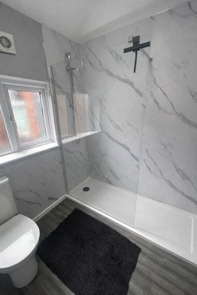 Room 5, Grange Avenue, Warrington photo 4