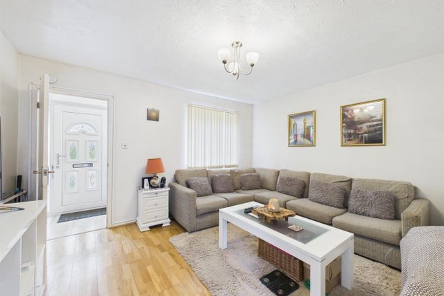 11, Willowbank, Chippenham photo 3