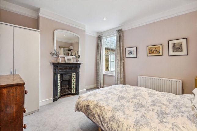 Maisonette for sale in Waldron Road, London