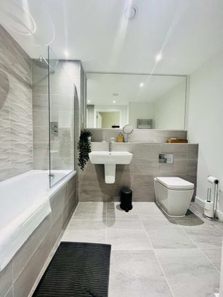 Apartment 214, Paragon, 48 Seymour Grove, Manchester photo 5