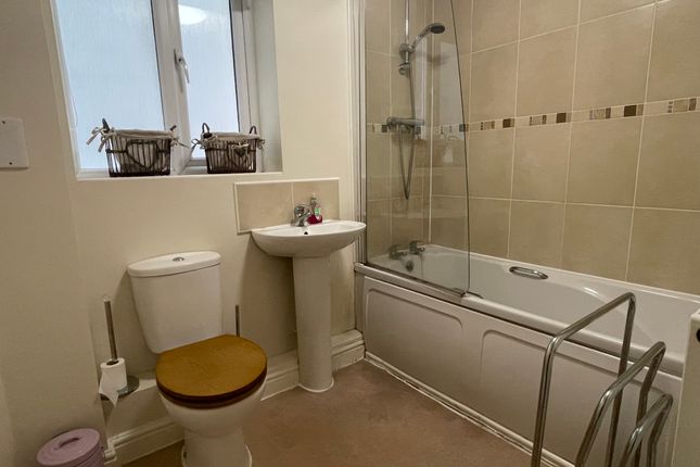 Flat to rent in Marmion Road, Nottingham