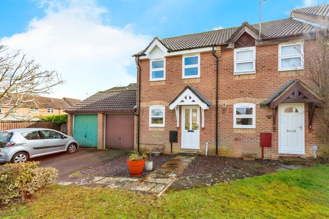 End terrace house for sale in Standen Place, Horsham