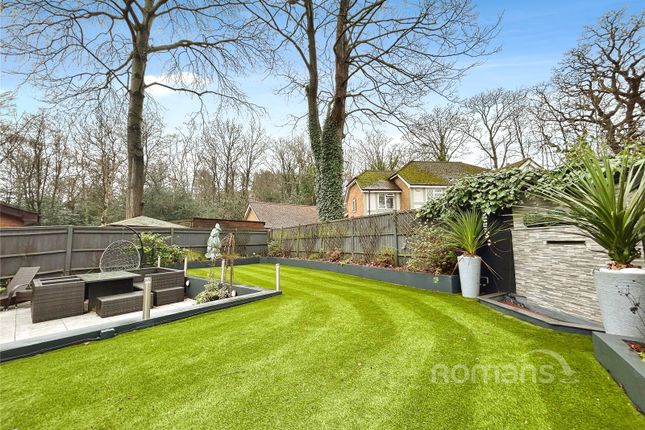 21, Howard Drive, Hampshire photo 2