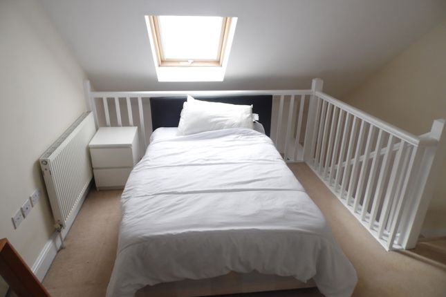 Maisonette to rent in Robson Road, London