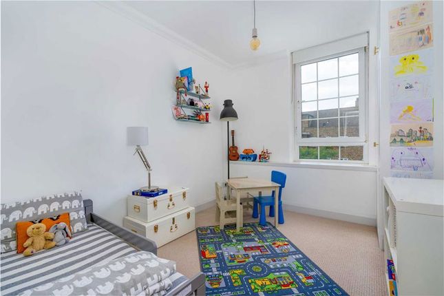 Flat 20, Becket House, Tabard Street, London photo 5