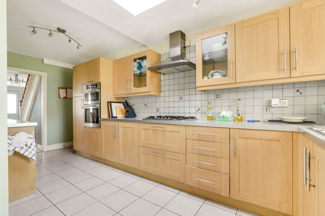 28 Dovedale Avenue, Nottingham photo 4