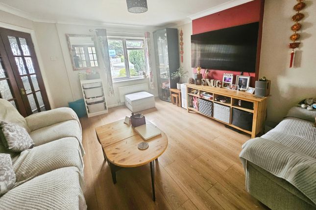 1, Chiltern Close, Liverpool photo 2