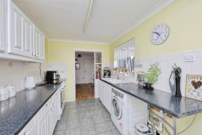 5, Cherry Tree Close, Dereham photo 3