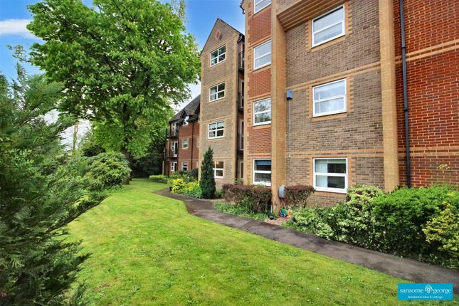 Thumbnail Flat for sale in Marlborough House, Northcourt Avenue, Reading