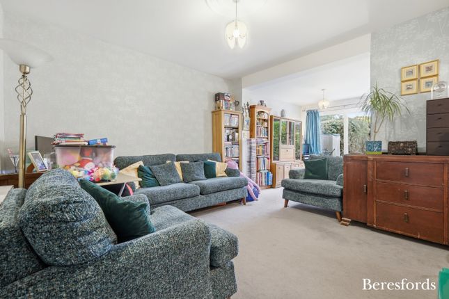 43, Lyndhurst Drive, Hornchurch photo 2