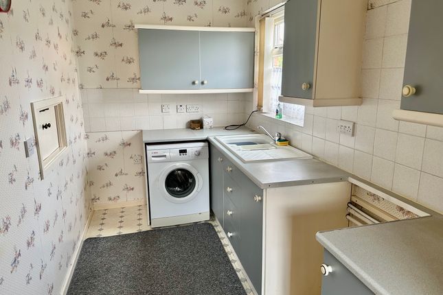 98, Thorpehall Road, Doncaster photo 4