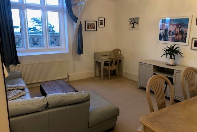 1-bed flat on Flat 58, Redhill, £1,600/mo