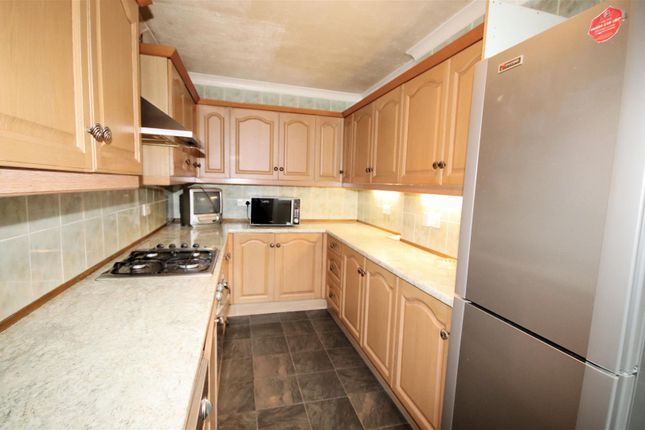 East Hill, Runfold, Luton photo 3