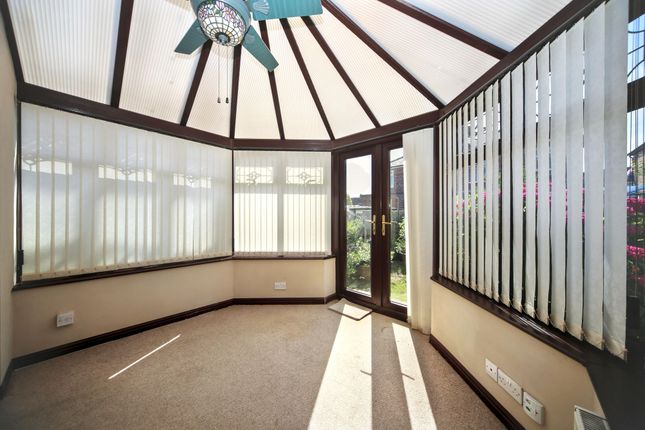 4 Linden Street, Wigan photo 4