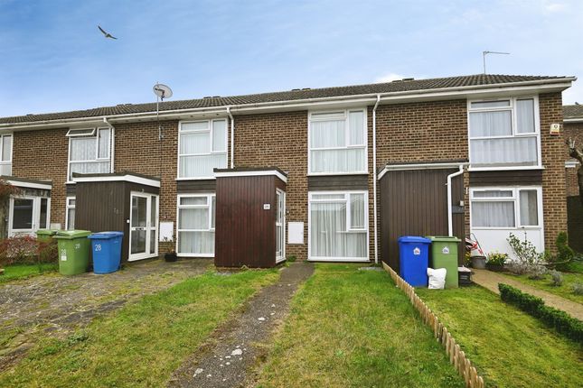 2-bed house on 26, Farm Crescent, Sittingbourne, £210,000