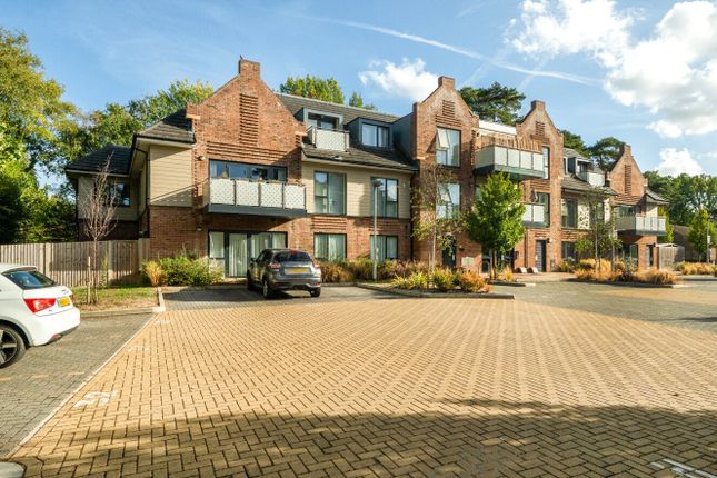 1-bed flat on Flat 17, Redlands House,, Arnett Avenue, Wokingham, £88,000