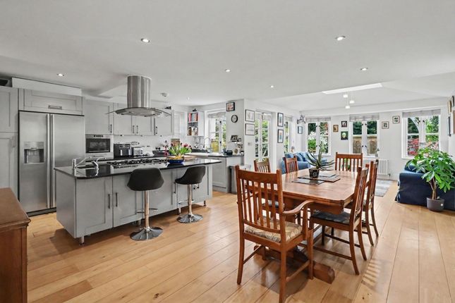 40 Vine Road, East Molesey photo 2