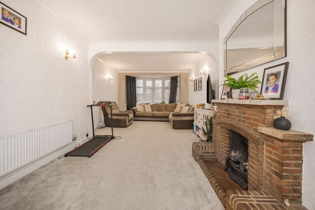 30 Kirkland Avenue, Ilford photo 4