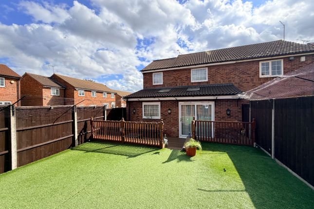 39, Barnston Close, Luton photo 3