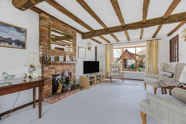 Castell, Stream Road, Upton photo 3