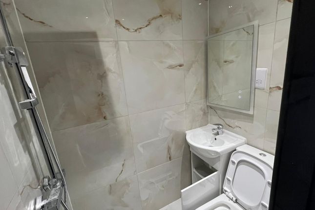 Baylis House, Stoke Poges Lane, Slough photo 2