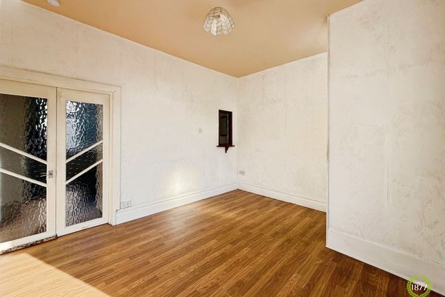 16 Rosegrove Lane, Burnley photo 4