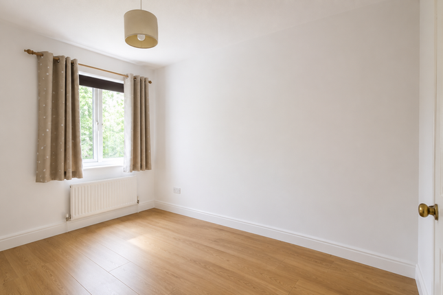 4, Albany Park, Colnbrook photo 4
