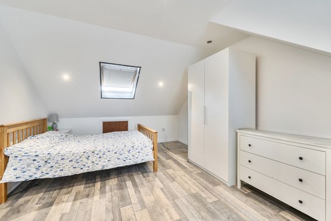 Bernays Close, Middlesex photo 4
