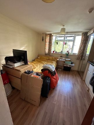 Studio to rent in Angell Road, London