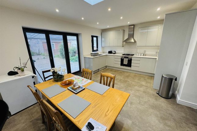 Barrack Road, Hounslow photo 4