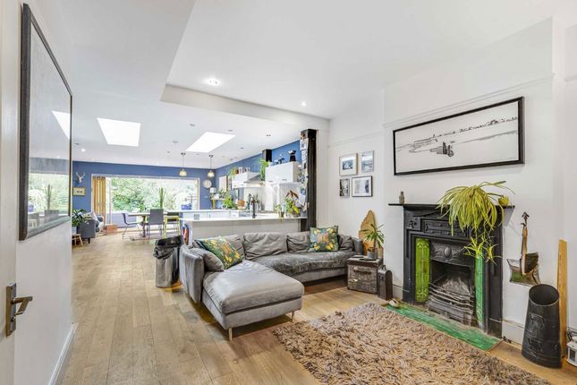 34, Copthall Gardens, Twickenham photo 2